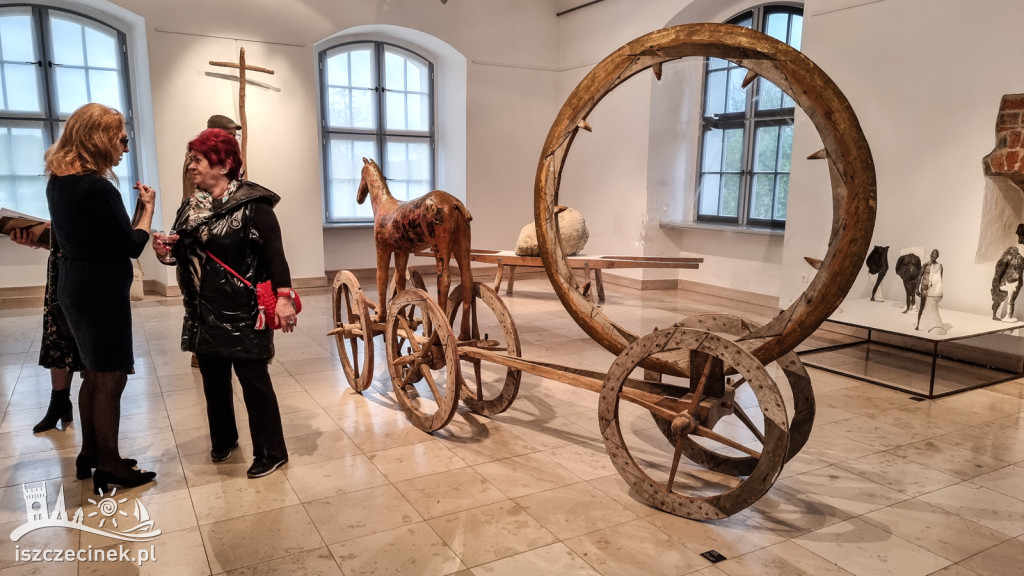 Synteza elegancji i czystej formy. Nowa wystawa w Galerii Sztuki Zamek