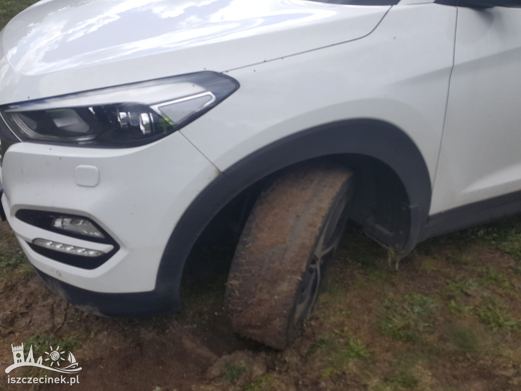 Ciężarówka zepchnęła SUV-a z drogi. Było niebezpiecznie i niemiło