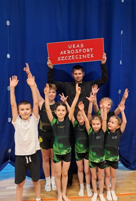 Udane starty młodych akrobatów na Międzywojewódzkich Mistrzostwach Młodzików