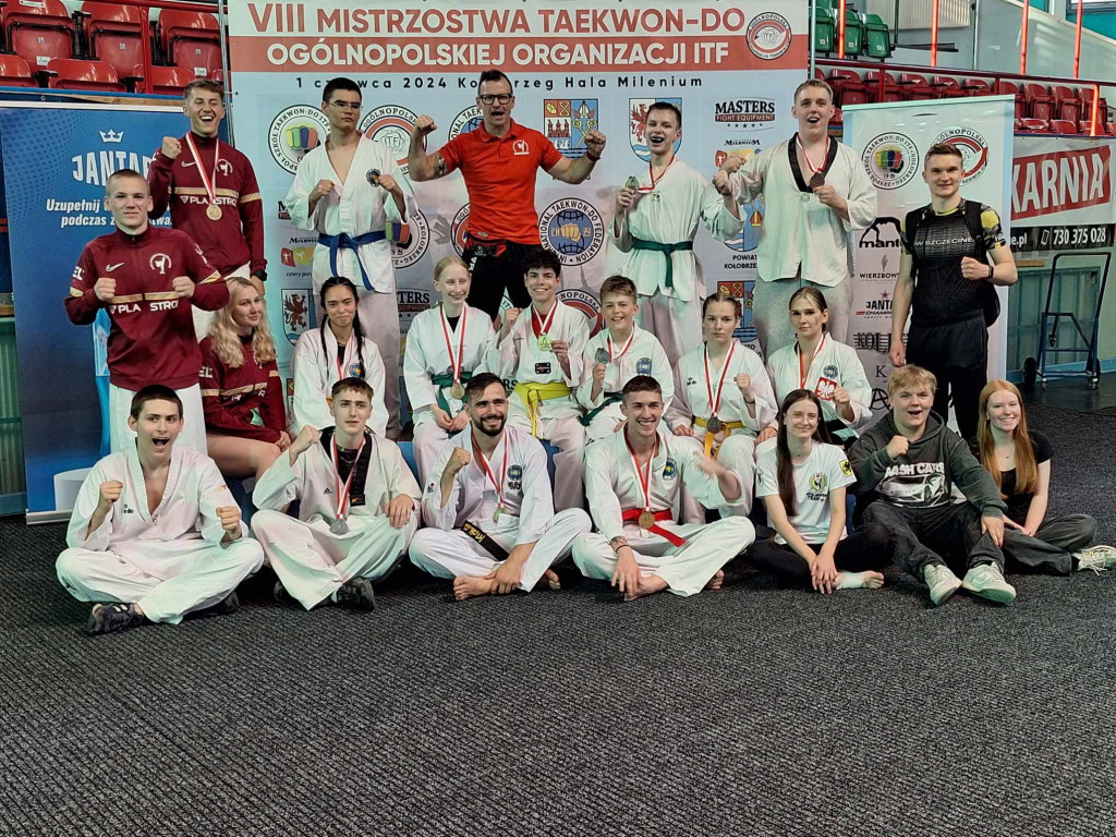 KSW Szczecinek z workiem medali