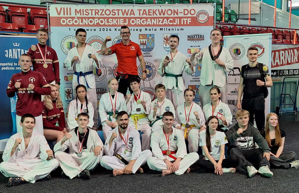 KSW Szczecinek z workiem medali
