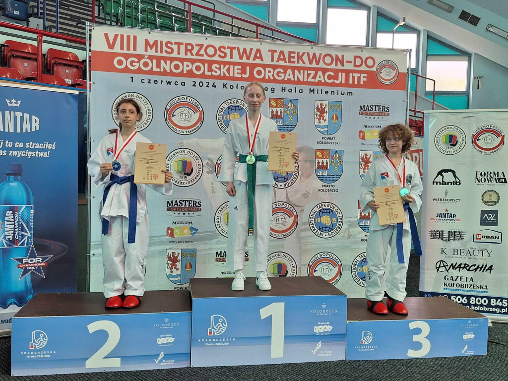 KSW Szczecinek z workiem medali