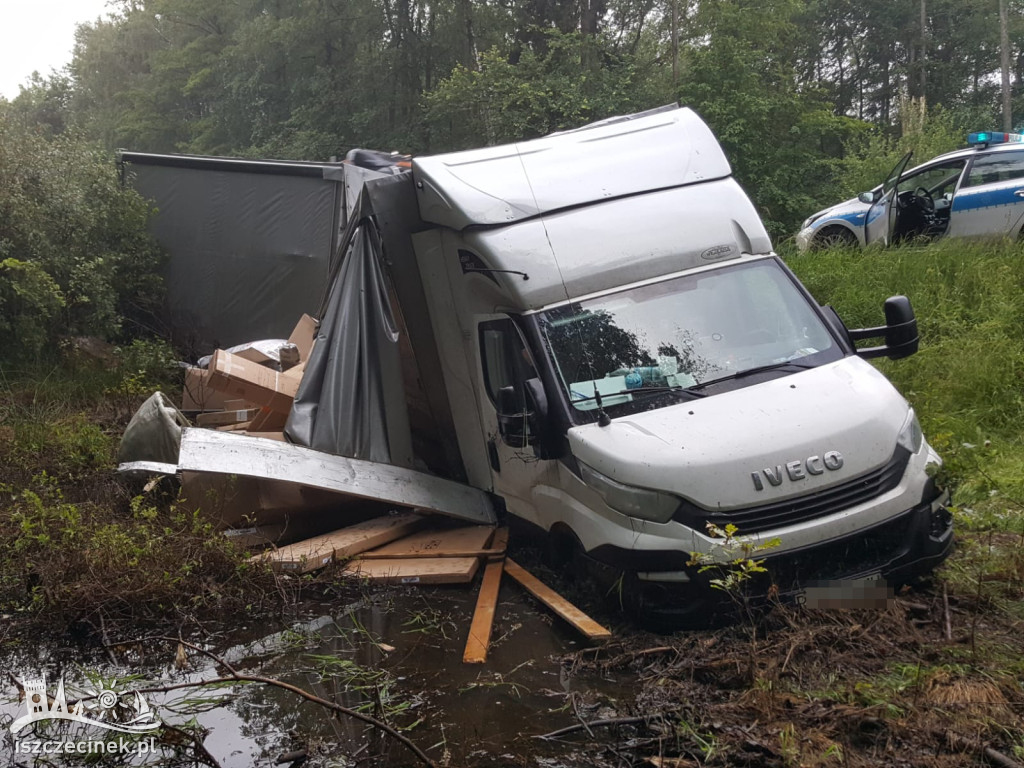 Kierowca busa zasnął za kierownicą. Po chwili stało się to.