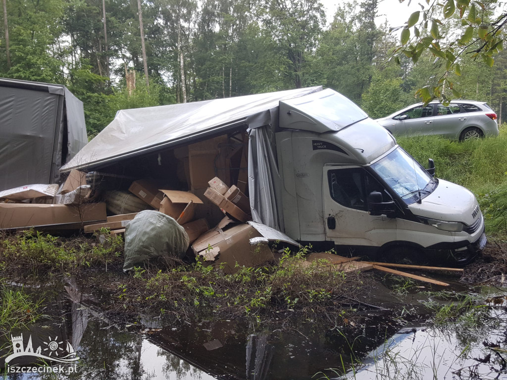 Kierowca busa zasnął za kierownicą. Po chwili stało się to.