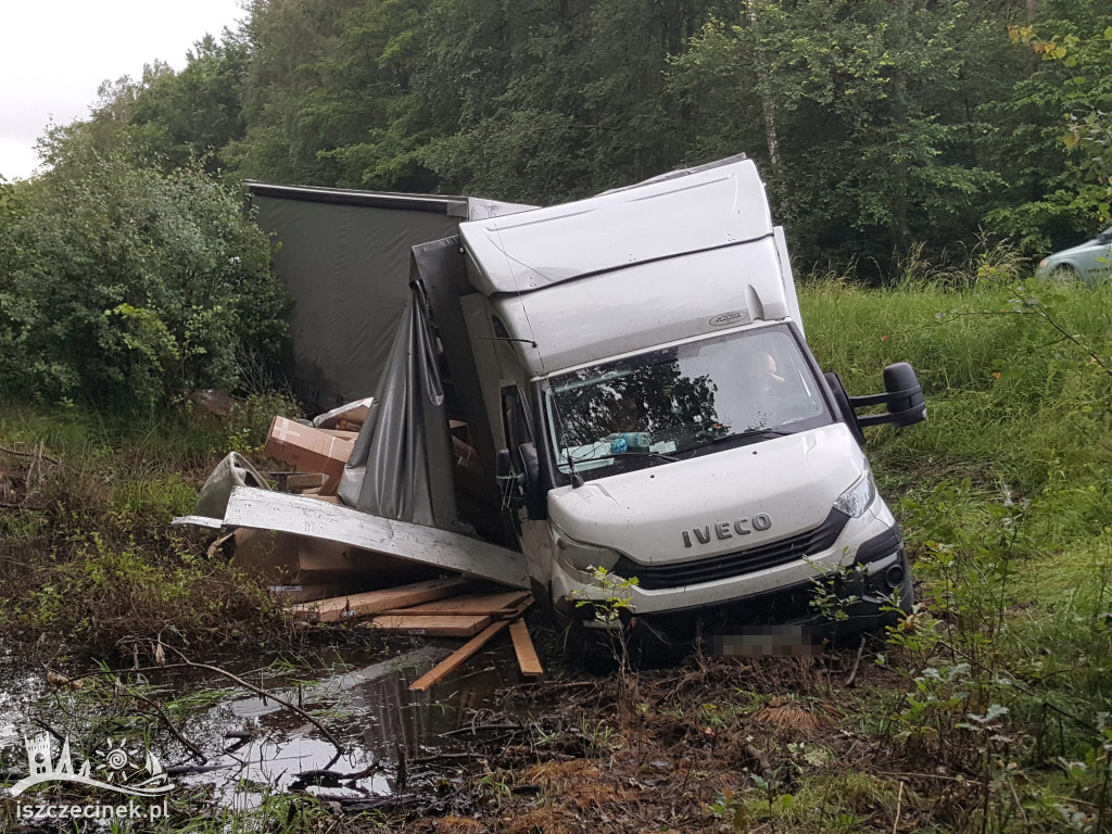 Kierowca busa zasnął za kierownicą. Po chwili stało się to.