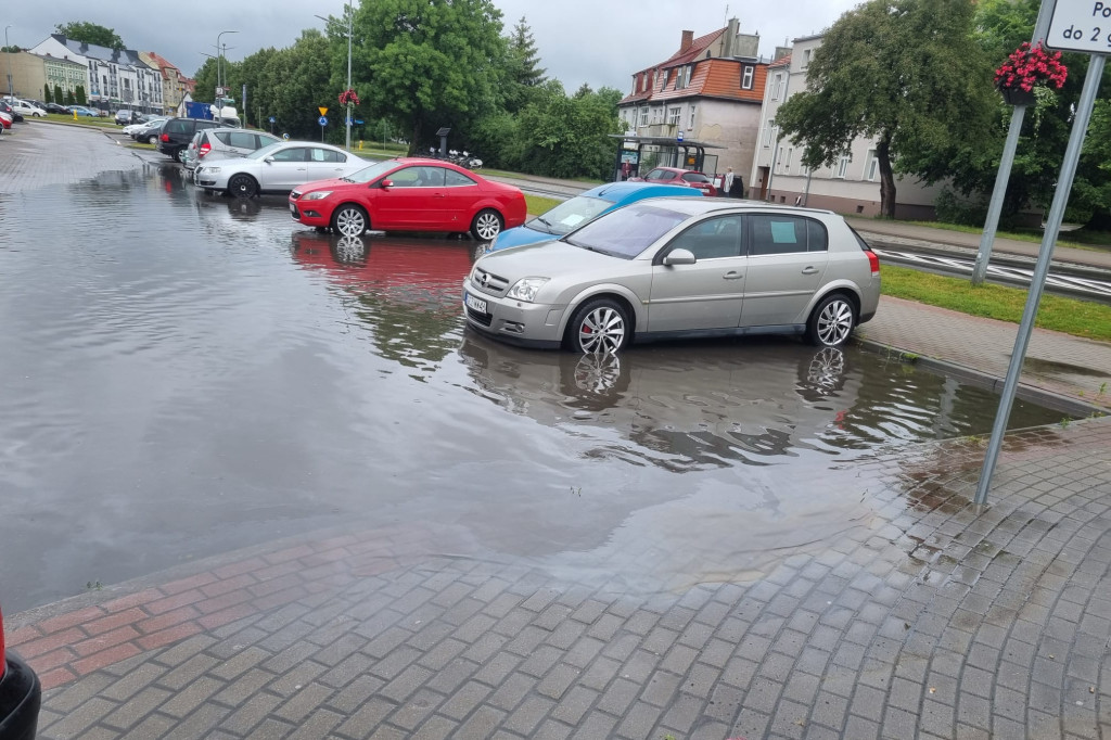 Burza z ulewą przeszła przez Szczecinek, Liczne zalania