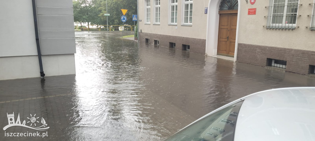 Burza z ulewą przeszła przez Szczecinek, Liczne zalania