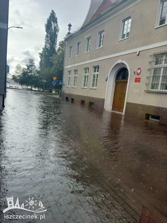 Burza z ulewą przeszła przez Szczecinek, Liczne zalania