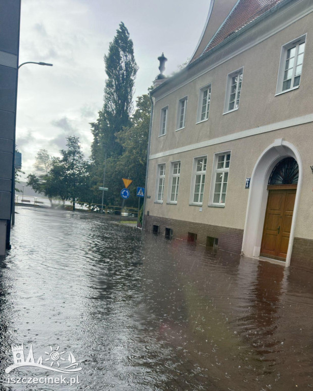 Burza z ulewą przeszła przez Szczecinek, Liczne zalania