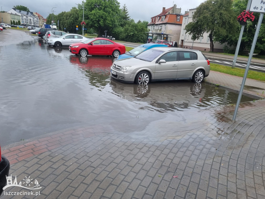 Burza z ulewą przeszła przez Szczecinek, Liczne zalania