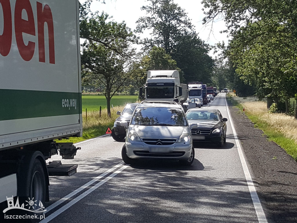 Zderzenie trzech samochodów na „jedenastce”.