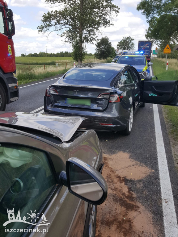 Zderzenie trzech samochodów na „jedenastce”.