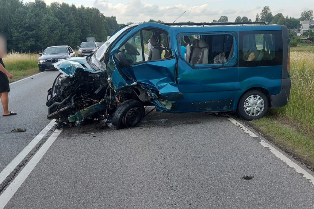 Tragedia na drodze. Jedna osoba nie żyje, pięć ciężko rannych w wypadku na DK11 w Wierzchowie