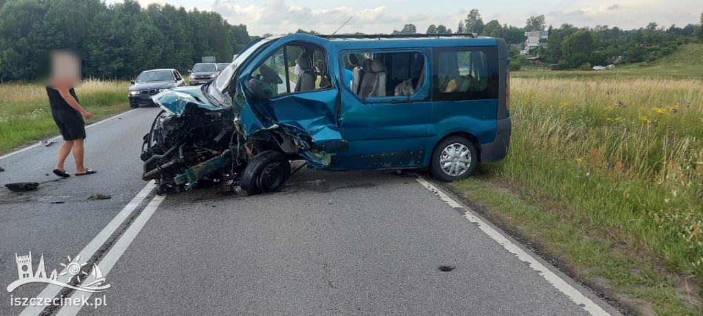 Tragedia na drodze. Jedna osoba nie żyje, pięć ciężko rannych w wypadku na DK11 w Wierzchowie