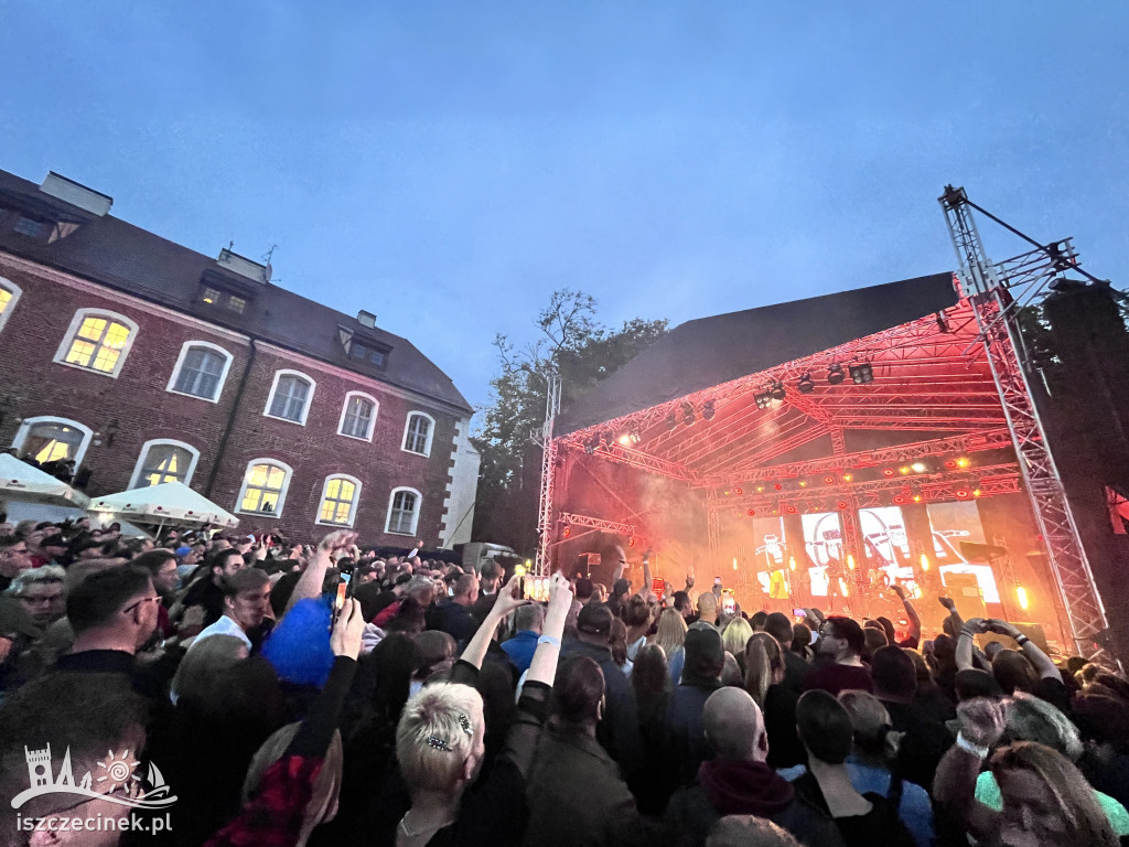 KULTowy piątkowy wieczór pod zamkiem. Art Piknik przyciągnął tłumy