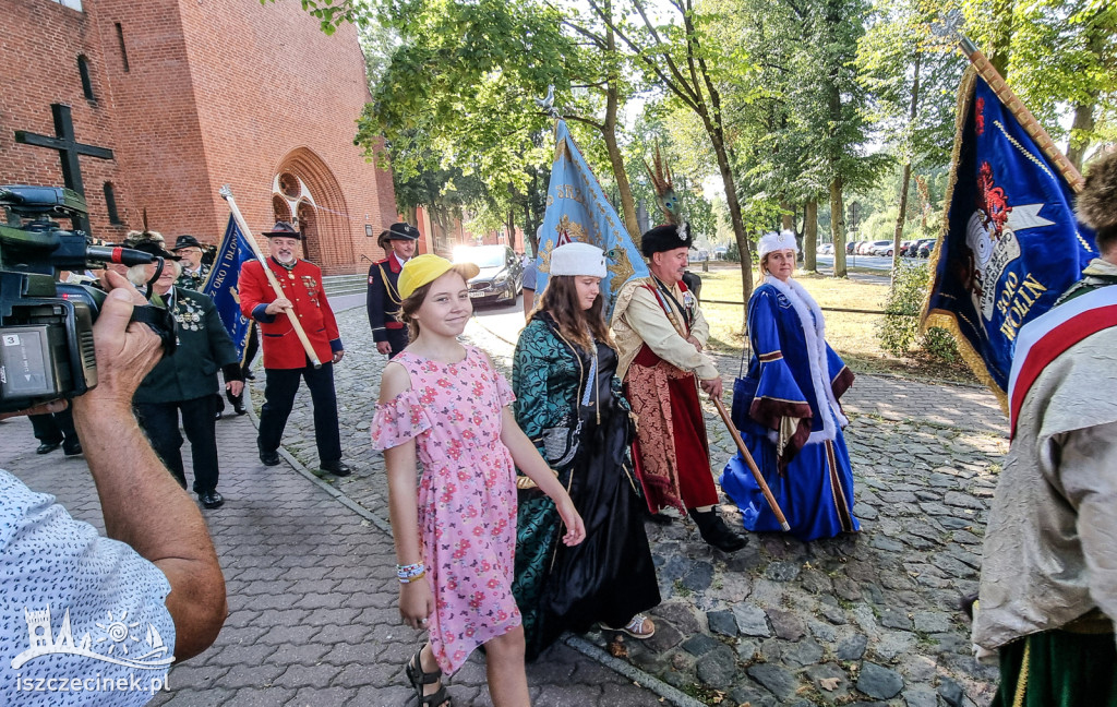 Szczecineckie Bractwo Kurkowe obchodziło 30-lecie działalności, celebrowane mszą i turniejem.