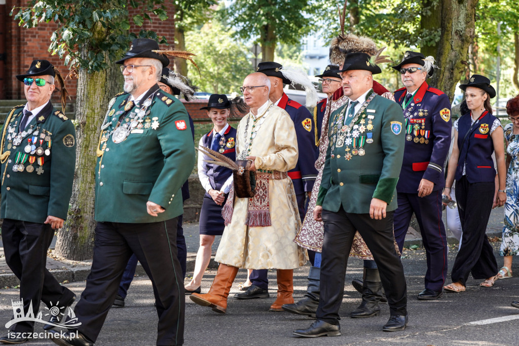 Szczecineckie Bractwo Kurkowe obchodziło 30-lecie działalności, celebrowane mszą i turniejem.