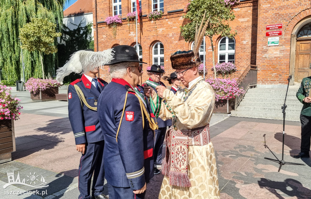 Szczecineckie Bractwo Kurkowe obchodziło 30-lecie działalności, celebrowane mszą i turniejem.