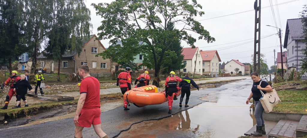 Ratownicy WOPR w akcji na południu Polski. Pomagają w ewakuacji mieszkańców z zalanych terenów