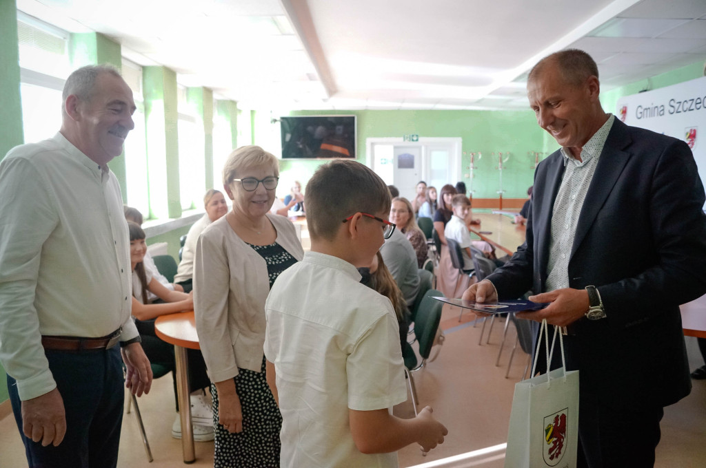 Stypendia dla najlepszych uczniów Gminy Szczecinek wręczone