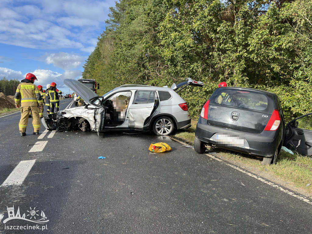 Tragiczny wypadek na DK11: dwie ofiary, zablokowana droga