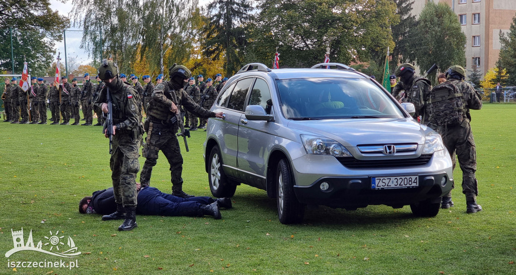 Ślubowanie klas mundurowych w Białym Borze - kadet to zaszczyt!