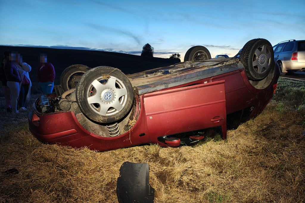 Gachował VW Golf. Jechały nim trzy młode osoby