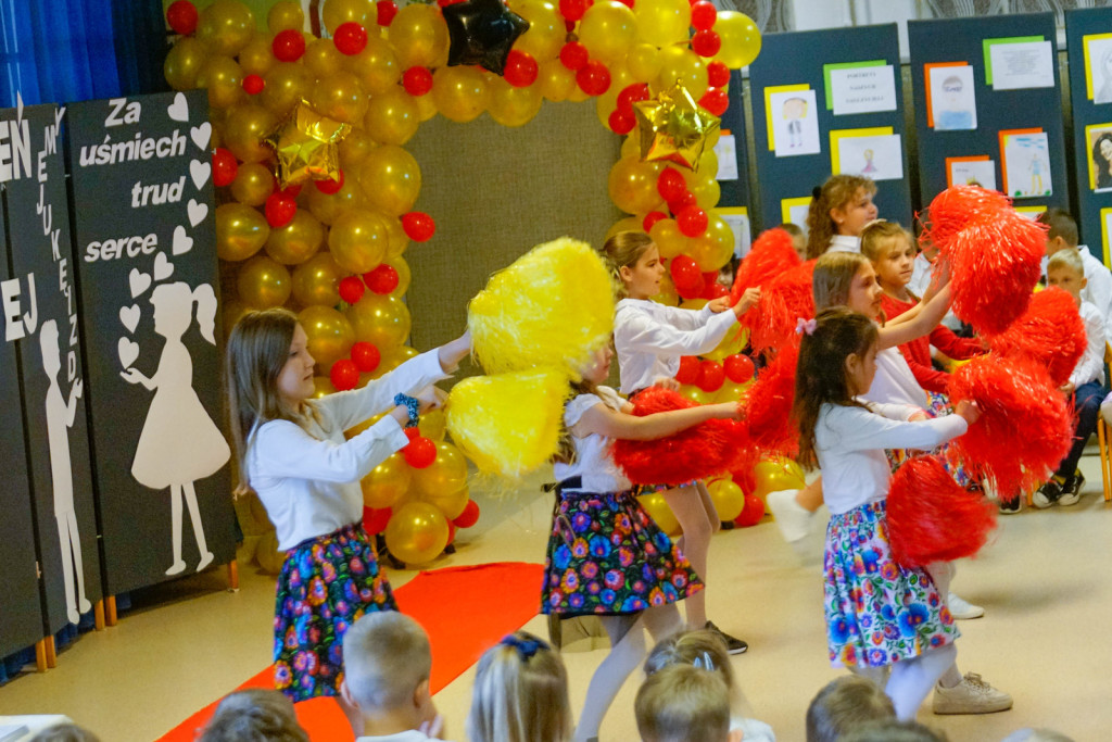 Gminny Dzień Edukacji Narodowej w Parsęcku – humor i wdzięczność