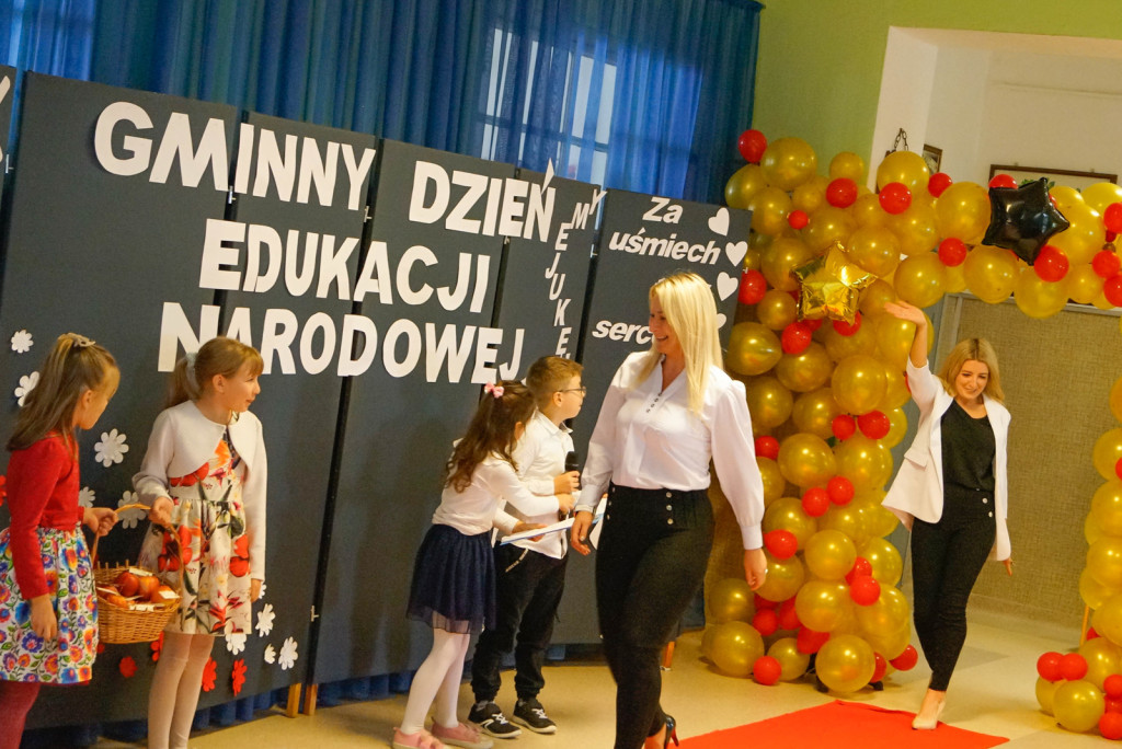 Gminny Dzień Edukacji Narodowej w Parsęcku – humor i wdzięczność