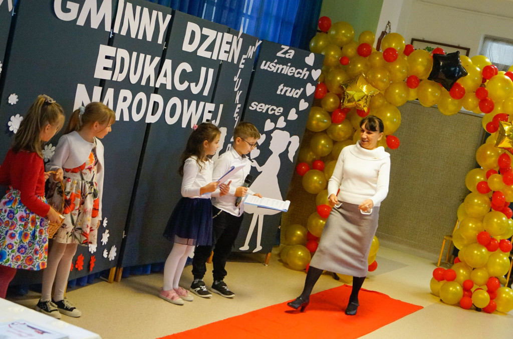 Gminny Dzień Edukacji Narodowej w Parsęcku – humor i wdzięczność