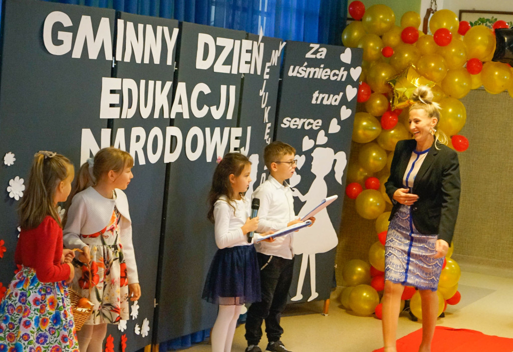 Gminny Dzień Edukacji Narodowej w Parsęcku – humor i wdzięczność