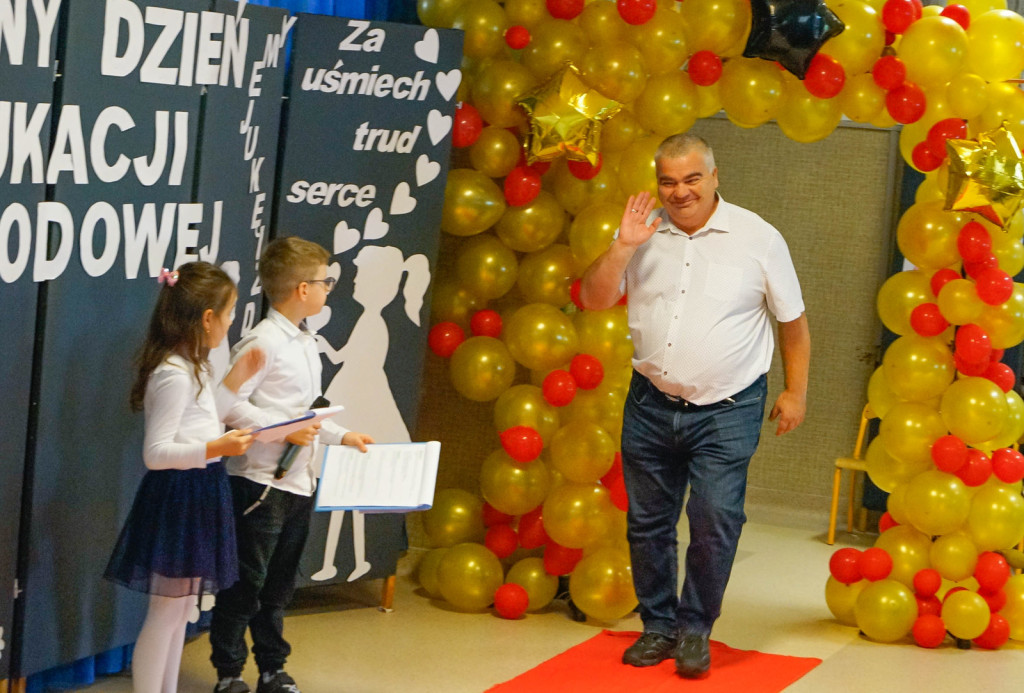 Gminny Dzień Edukacji Narodowej w Parsęcku – humor i wdzięczność