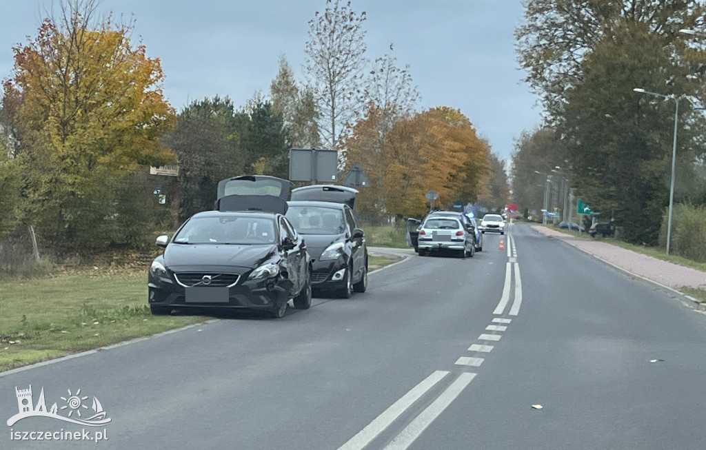 Zderzenie trzech samochodów w Trzesiece