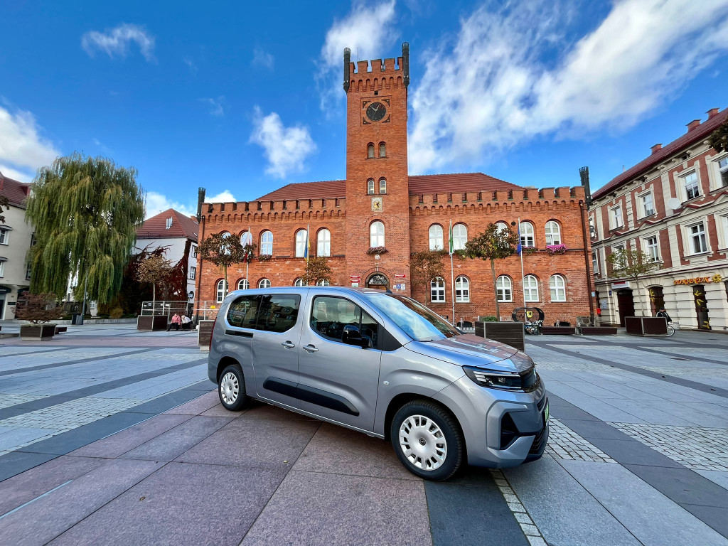 Szczecinek zakupił elektrycznego Opel Combo dla urzędników