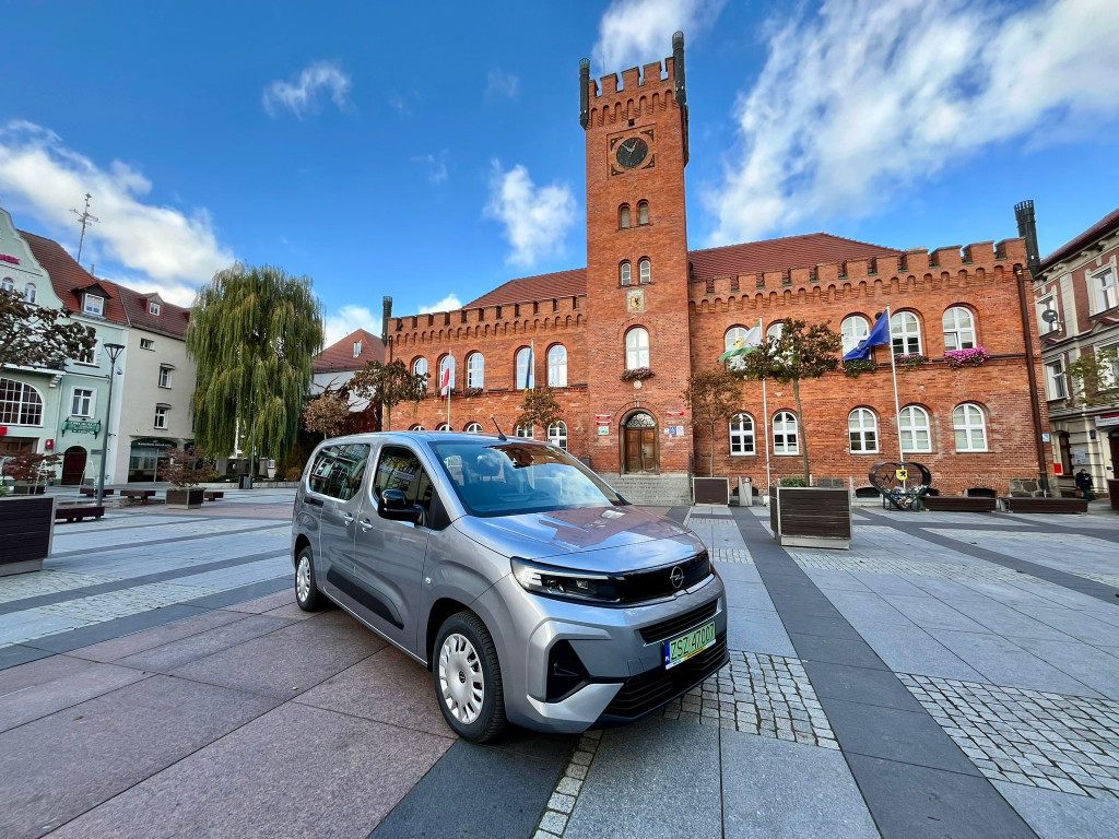 Szczecinek zakupił elektrycznego Opel Combo dla urzędników