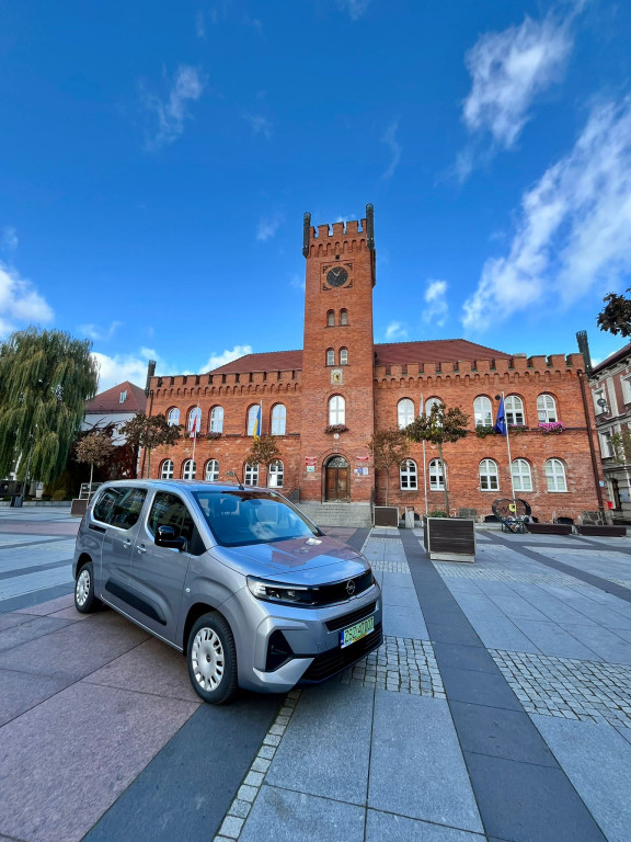 Szczecinek zakupił elektrycznego Opel Combo dla urzędników