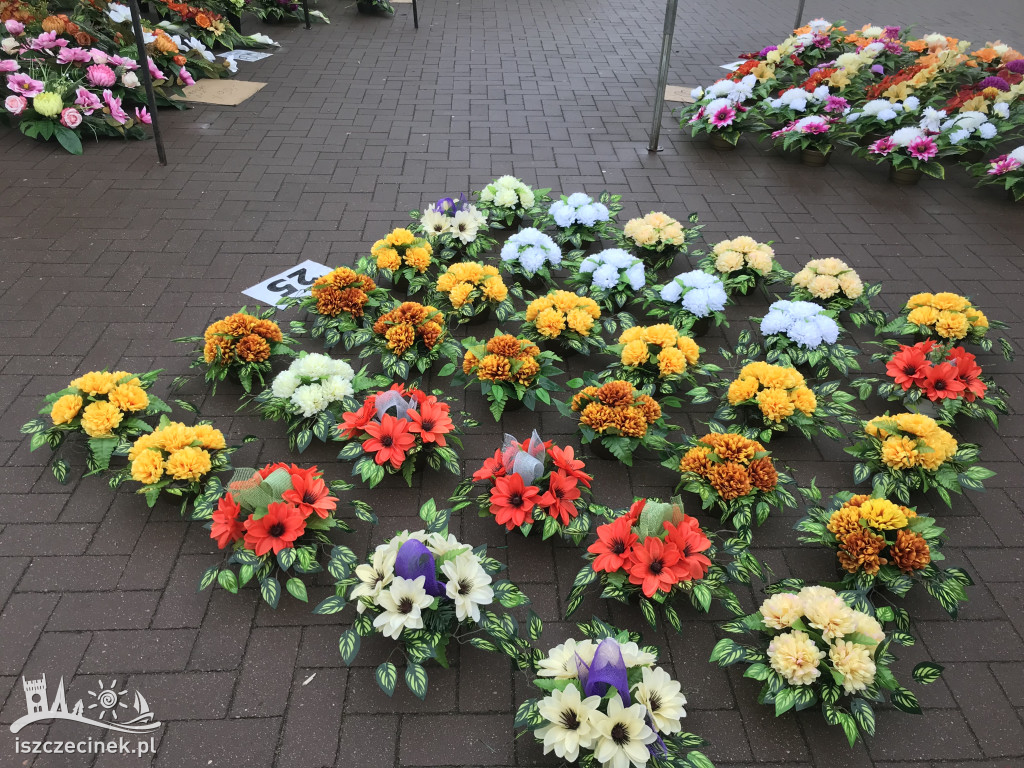 Rynek przed Dniem Wszystkich Świętych