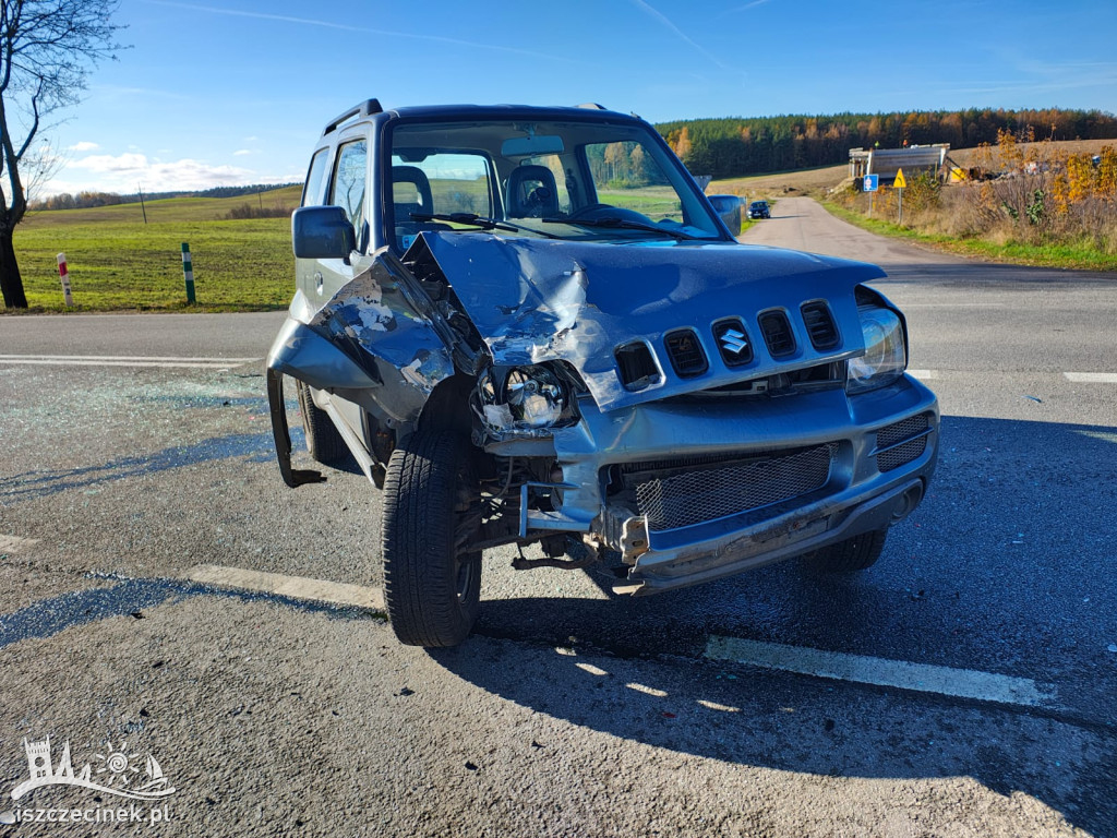 Kolizja Suzuki z Oplem na DK 11 w gminie Szczecinek – auta uszkodzone, brak poszkodowanych