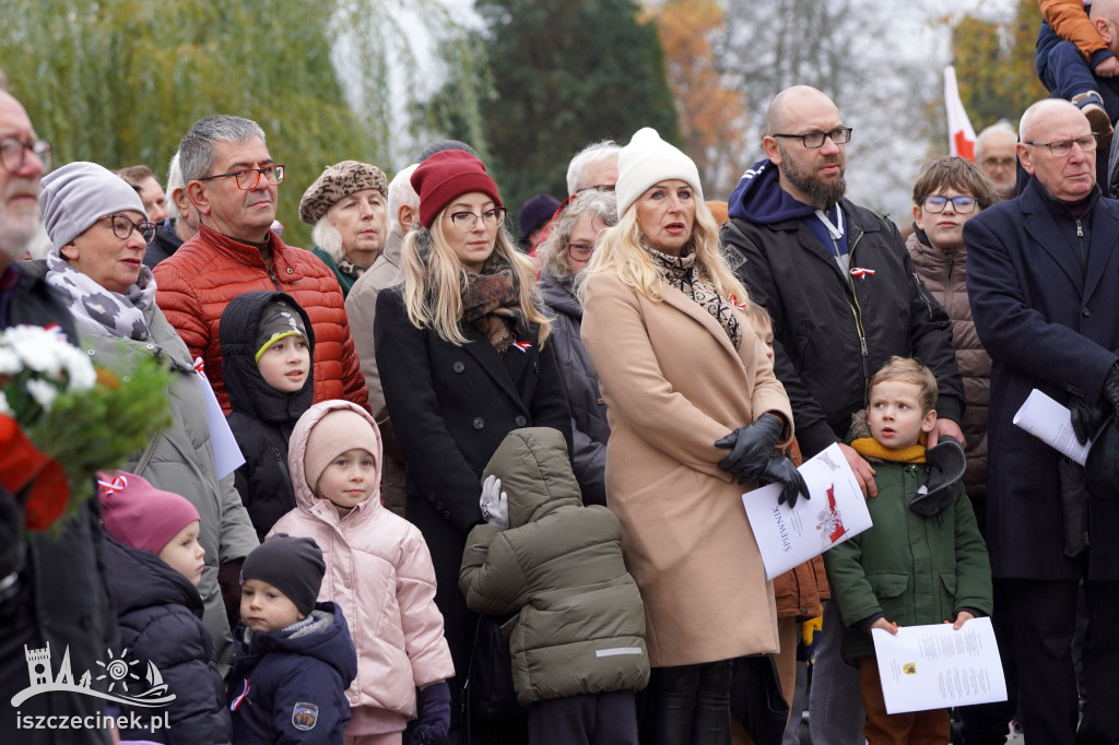 Szczecinek świętował 106. rocznicę niepodległości. Msza, marsz, przemówienie burmistrza i śpiew pieśni patriotycznych