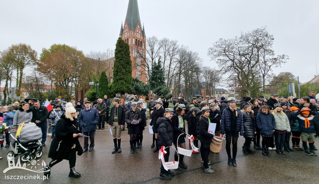 Szczecinek świętował 106. rocznicę niepodległości. Msza, marsz, przemówienie burmistrza i śpiew pieśni patriotycznych