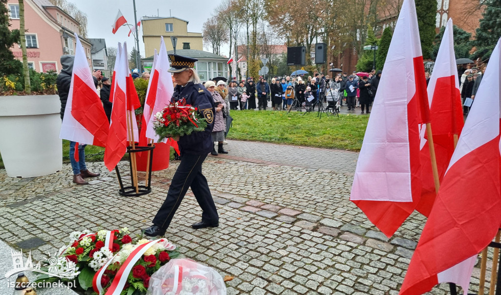 Szczecinek świętował 106. rocznicę niepodległości. Msza, marsz, przemówienie burmistrza i śpiew pieśni patriotycznych