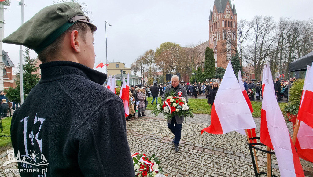 Szczecinek świętował 106. rocznicę niepodległości. Msza, marsz, przemówienie burmistrza i śpiew pieśni patriotycznych