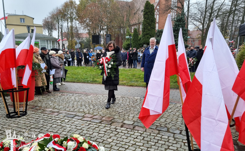 Szczecinek świętował 106. rocznicę niepodległości. Msza, marsz, przemówienie burmistrza i śpiew pieśni patriotycznych