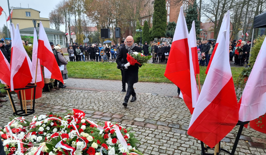 Szczecinek świętował 106. rocznicę niepodległości. Msza, marsz, przemówienie burmistrza i śpiew pieśni patriotycznych