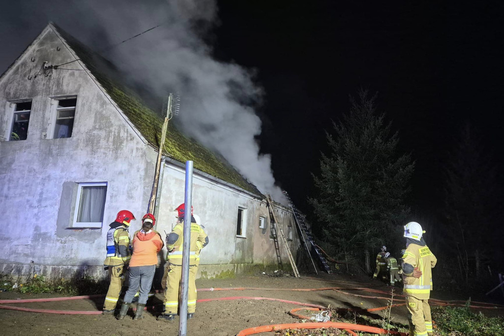 Groźny pożar w Kiełpinie: Strażacy uratowali budynek mieszkalny!