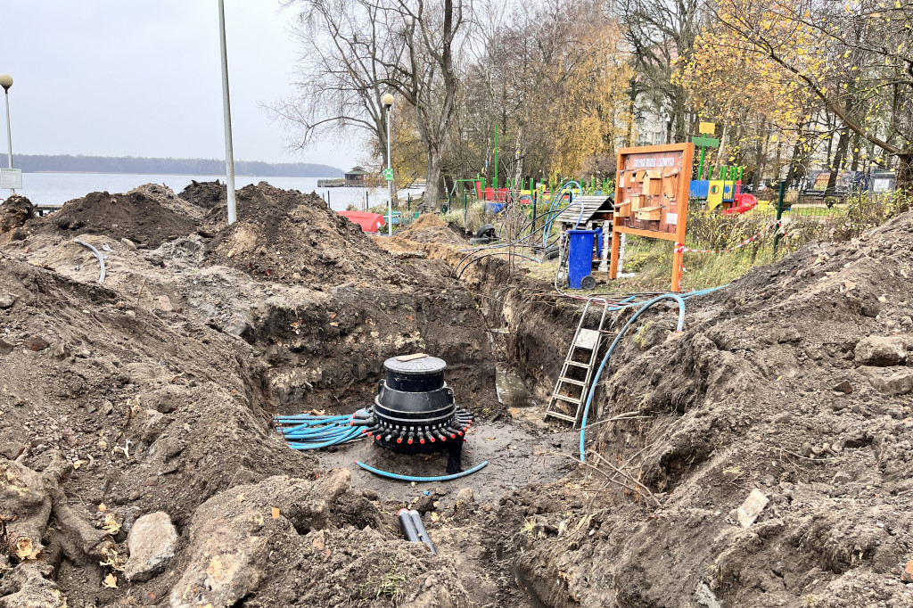 Rozkopane Centrum Edukacji Ekologicznej. Wiercą po darmowe ciepło