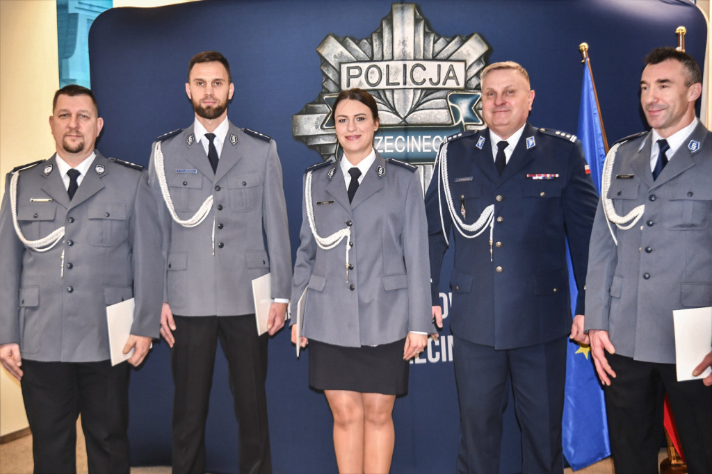 Uznanie za trud i zaangażowanie. Szczecineccy policjanci z awansami