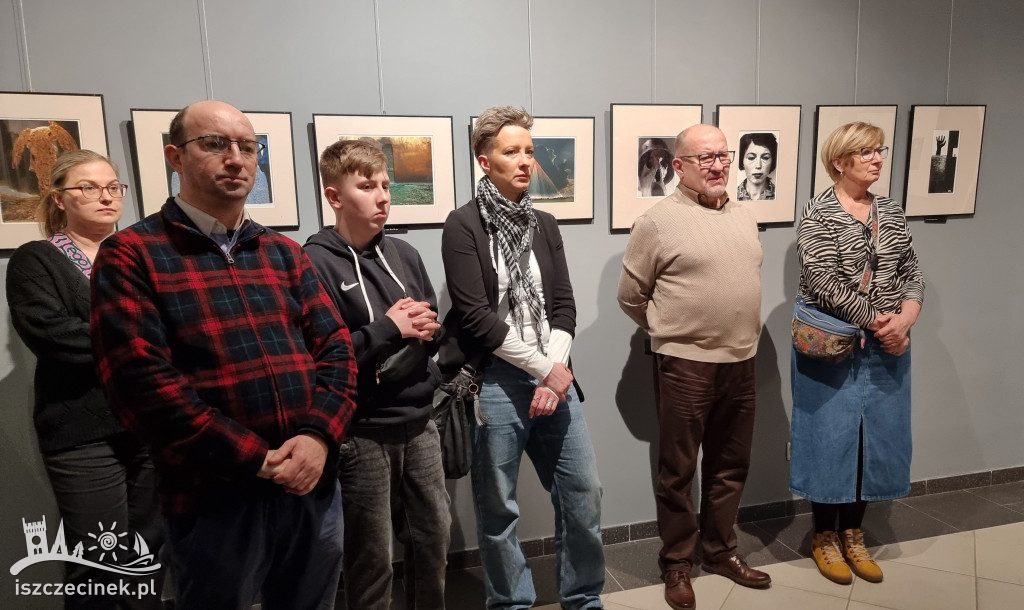 Fotografie Beksińskiego w Muzeum Regionalnym w Szczecinku – 62 unikalne prace pełne tajemnicy i niepokoju.