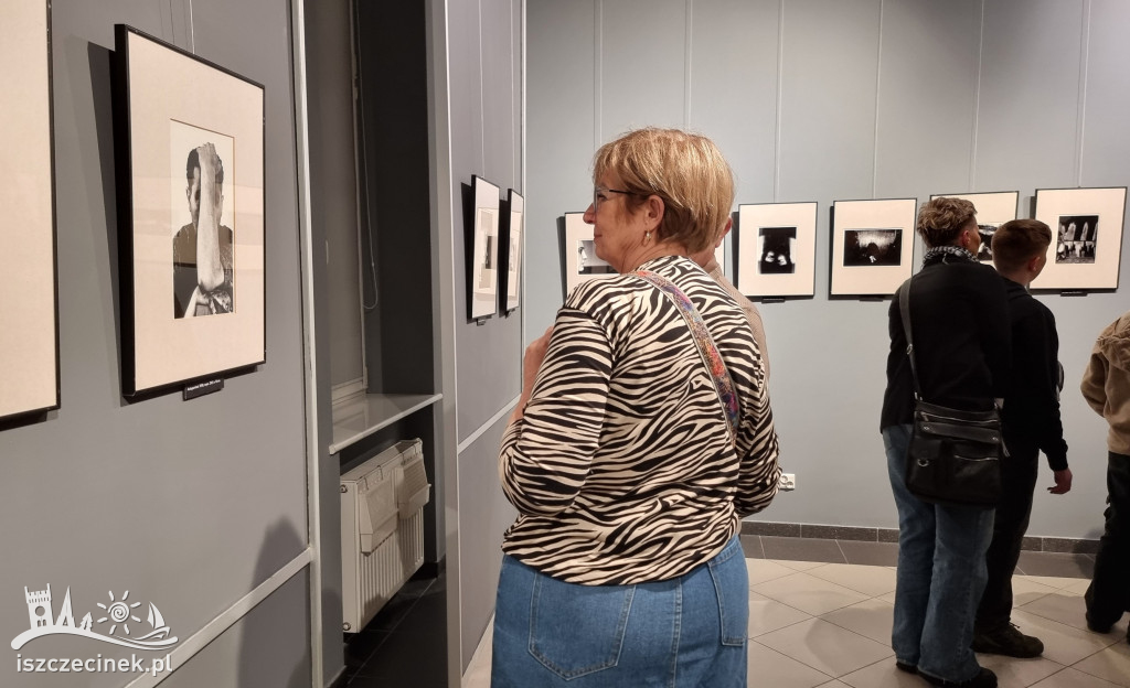 Fotografie Beksińskiego w Muzeum Regionalnym w Szczecinku – 62 unikalne prace pełne tajemnicy i niepokoju.