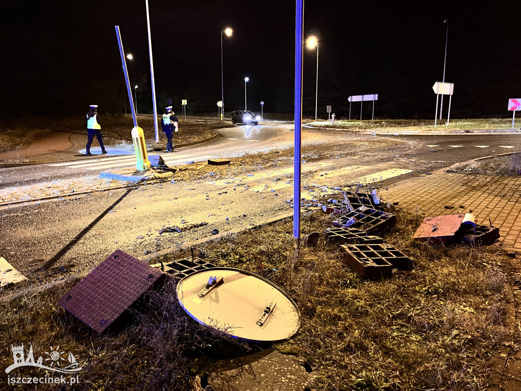 Wypadek w Szczecinku. Koparka spadła z lawety na rondzie Leśnym